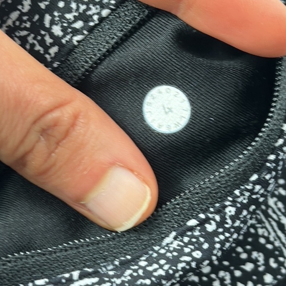 Lululemon Pace Perfect Crop (17") Air Time White Black / Black - Picture 5 of 6